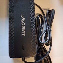 Polnilnik za e-gorski kolesarski avto